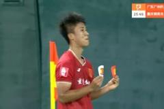 張志雄分享廣州隊(duì)護(hù)腿板展示背后的故事：從小在廣州長大，亞洲杯時(shí)就有這個(gè)想法