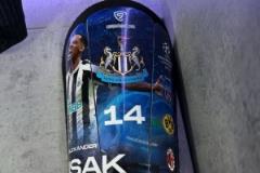 伊薩克護腿板印有上賽季歐冠對手隊徽，劍指歐冠席位