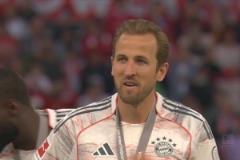 揮別無冠歲月！凱恩戴上德甲冠軍獎(jiǎng)牌！等待捧起沙拉盤！