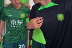 相當有范兒，于大寶賽前激勵國安青訓梯隊小球員