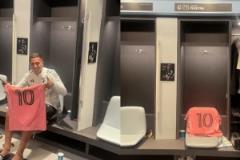 梅西賽后向明尼蘇達(dá)聯(lián)的兩位阿根廷隊(duì)友贈(zèng)送球衣