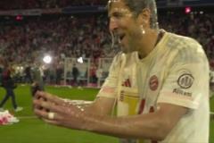 斬獲生涯首冠！凱恩啤酒浴樂在其中！