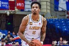 巴里-布朗27投16中狂砍44分5板7助攻3搶斷1蓋帽