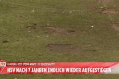 狂熱漢堡主場球場現(xiàn)狀：草皮被球迷挖走，坑洼不堪