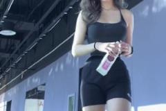 頂級腰臀比！這腰比肩還寬啊，國安女隊門將身材這么炸裂嘛