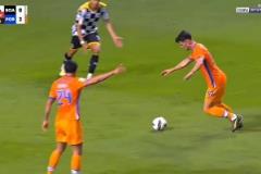 抽象！波爾圖球員伸手指揮解圍，結果隊友把球踢到他手上被判點球