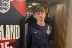 阿森納、切爾西和西漢姆關(guān)注英乙U16后衛(wèi)本-海德