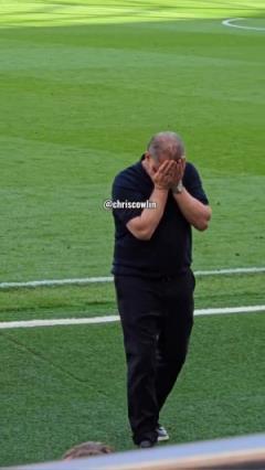 澳波無奈搖頭捂臉重返替補(bǔ)席