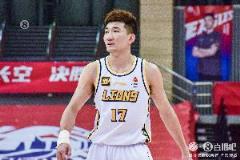 孫銘徽硬仗表現(xiàn)亮眼 19投8中貢獻(xiàn)21分2板6助2斷