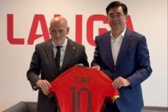 特巴斯獲贈(zèng)國(guó)足球衣，西甲與中足協(xié)合作深化中國(guó)足球影響力