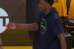 千萬別是跟腱??！塔圖姆無對(duì)抗倒地表情痛苦隨后攙扶下場