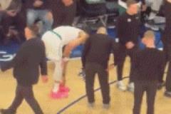 塔圖姆第三節(jié)倒地疑似腳踝不適 末節(jié)離場(chǎng)引關(guān)注