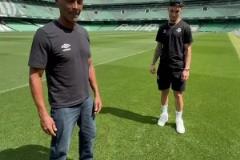 好家伙！羅馬里奧向圓神學(xué)習(xí)轉(zhuǎn)圈技巧