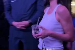 來支持誰??？肯豆和小金妹凱莉-詹娜現(xiàn)身紐約觀看尼凱G4