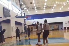 誰(shuí)的進(jìn)攻更絲滑？雷霆隊(duì)此前的隊(duì)內(nèi)單挑：安東尼vs喬治！