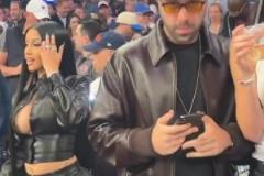 太哇塞了！詹娜現(xiàn)身尼克斯凱爾特人場邊，這顏值身材是真棒