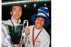 1998年切爾西奪冠歐洲優(yōu)勝者杯，藍(lán)軍社媒曬回憶照