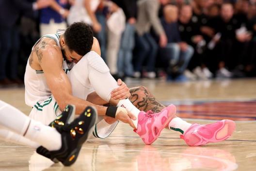 東部半決賽驚魂時刻：綠軍騎士1-3險遭淘汰，塔圖姆與米切爾皆受重傷