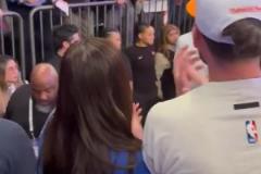 暖心！昨日塔圖姆受傷離場時尼克斯球迷送上掌聲