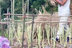 不忘初心！CBA球員矣進宏回到老家?guī)图胰烁苫? style=