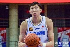 周琦半場3中1拿4分6板 罰球2中2 陣容調(diào)整引關(guān)注