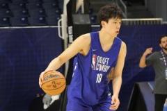 楊瀚森將被哪支球隊(duì)選中？網(wǎng)友熱議預(yù)測(cè)紛紛