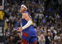 重型鋒線！阿隆·戈登半場(chǎng)高效殺內(nèi)線，7投5中貢獻(xiàn)10分2助攻