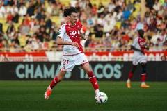 巴黎、曼城和曼聯(lián)都對(duì)阿克利烏舍感興趣，但球員表示愿意留在摩納哥