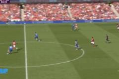 森林前鋒撞柱重傷仍堅(jiān)持比賽 術(shù)后生命恐成疑