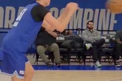 弗拉格聯(lián)合試訓(xùn)三分表現(xiàn)！這出手動作感覺很柔和啊~