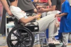 曾凡博受傷后首度現(xiàn)身，賽后浙江幾位國家隊隊友過來關心...