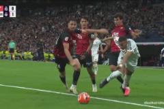 人仰馬翻！姆巴佩以一敵三突圍防線！被對手合圍破壞！