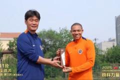 席爾瓦：被稱作“青島姆巴佩”很幸福，能與世界最佳球員之一相比