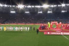 孔塞桑不滿拒戴亞軍獎(jiǎng)牌，領(lǐng)獎(jiǎng)前卡拉布里亞輕拍其后背