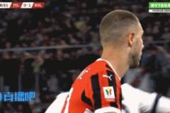 菲利克斯犯罪無人看防，包抄打門踢偏出界