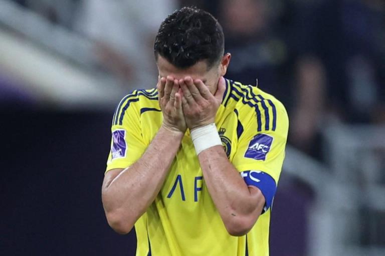 利雅得勝利球迷怒斥C羅：你拖累球隊(duì)，該退役了！