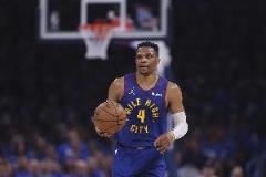 威少8中3貢獻8分3板1帽，關(guān)鍵上籃展現(xiàn)能量