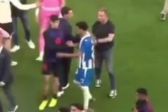 換個角度看！弗里克招呼球員趕緊回更衣室
