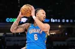 杰林威半場表現(xiàn)亮眼：5投3中貢獻8分4板2助攻 plus 2次前場板