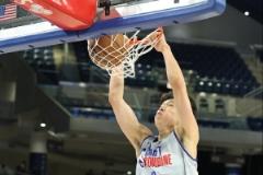 楊瀚森扣籃2+1引熱議 媒體人喊YAO YAO YAO