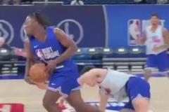 這名字是個狠人啊！錫安-詹姆斯生搶楊瀚森簡直是禽獸啊