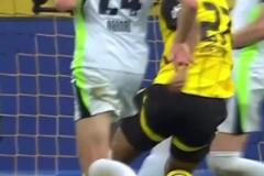 這么帥的嗎？當(dāng)阿得耶米的進(jìn)球配上嚴(yán)肅的音樂(lè)！