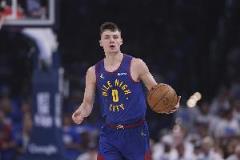 布勞恩半場高效輸出15分3斷3助展現(xiàn)全能表現(xiàn)