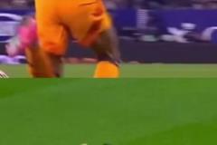 皇馬球迷：同一球場對同一個對手，對姆巴佩鏟球甚至不是黃牌