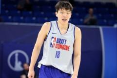 楊瀚森爆發(fā)11+6+6，媒體盛贊其比賽影響力與全面表現(xiàn)