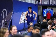 球探分析楊瀚森：進攻風格近似加爾扎，生涯上限或對標戴德蒙