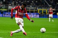 斯基拉：埃默森將不在AC米蘭下賽季計(jì)劃，紅黑軍團(tuán)或出售他