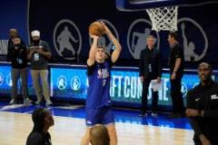 綠軍曾面試兩位頂級新秀：弗拉格與特雷-約翰遜