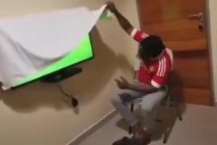 你已經(jīng)征服這里！小球迷送安東尼蜘蛛俠鑰匙扣！