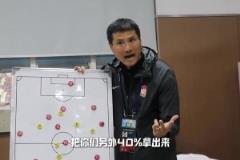 帶青島西海岸越來(lái)越好！來(lái)看邵佳一更衣室里的強(qiáng)大氣場(chǎng)